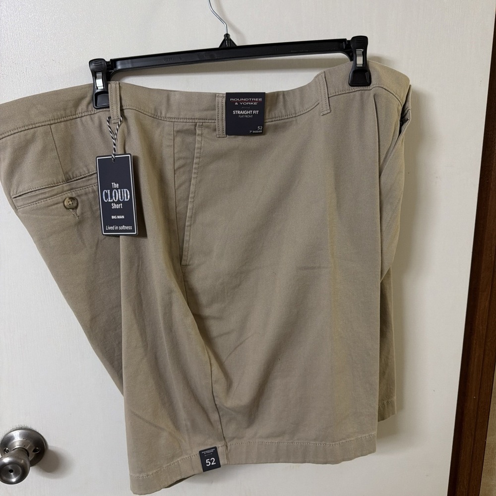 NWT- Roundtree & Yorke Men's 7" inseam Khaki (52 ) Straight Fit Chino Shorts,